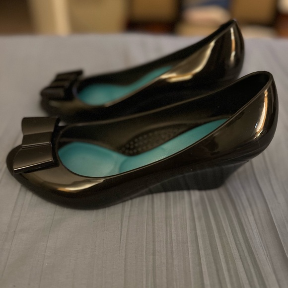 Brand New Oka-B Annabelle Licorice Wedge Peekaboo Heels - Picture 2 of 9